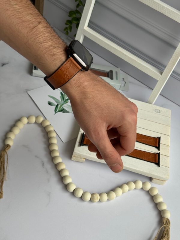 بند اپل واچ چرم قفل مگنتی قهوه ای (کدw5017)
