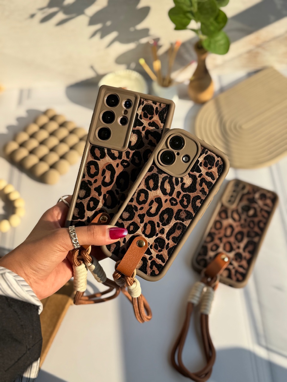 قاب پلنگی قهوه ای سالید با آویز آیفون سامسونگ شیائومی (کدC1925) - تصویر 4