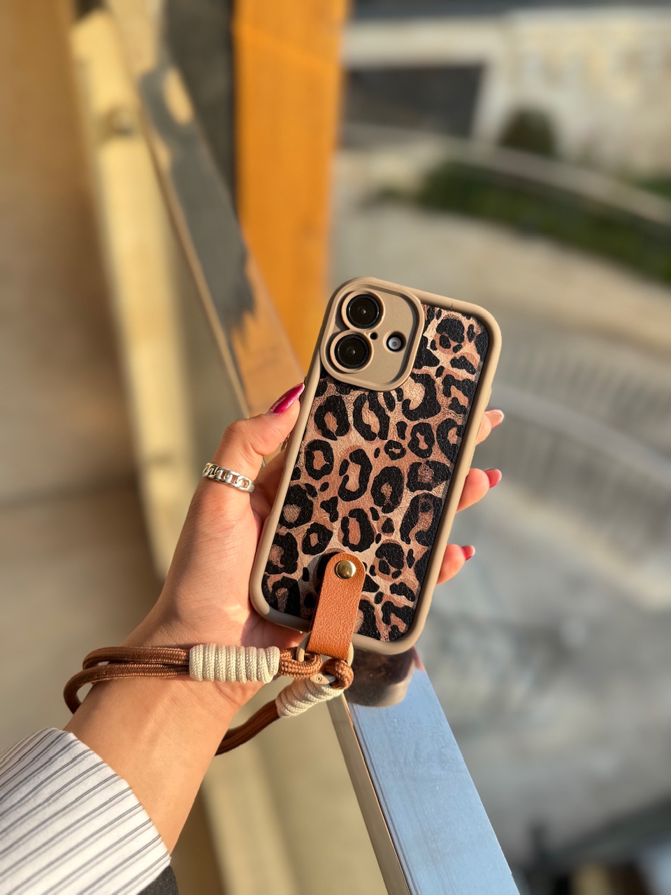 قاب پلنگی قهوه ای سالید با آویز آیفون سامسونگ شیائومی (کدC1925) - تصویر 5