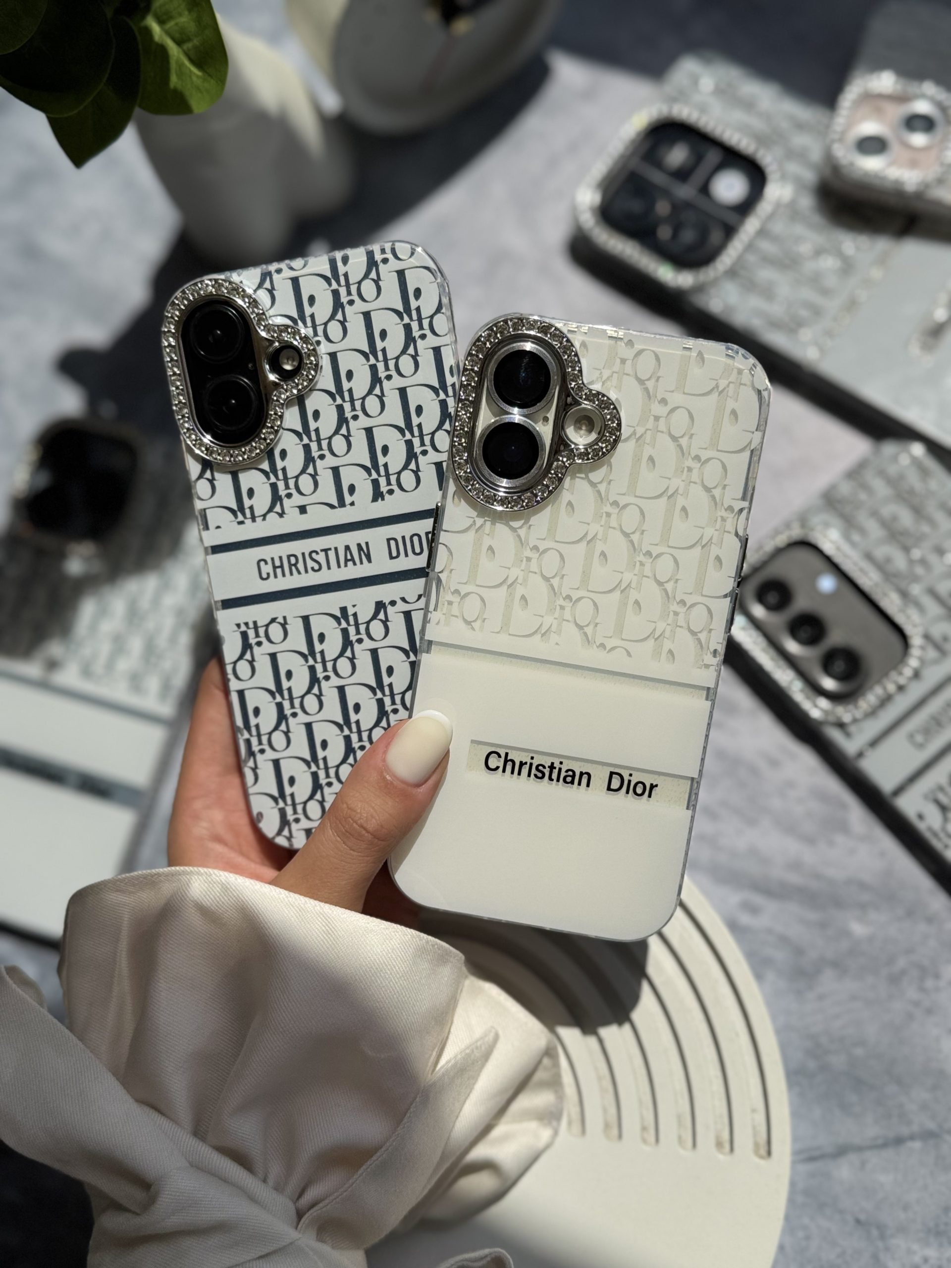 قاب White Christian Dior دور لنز نگین آیفون (کدC2076) - تصویر 5