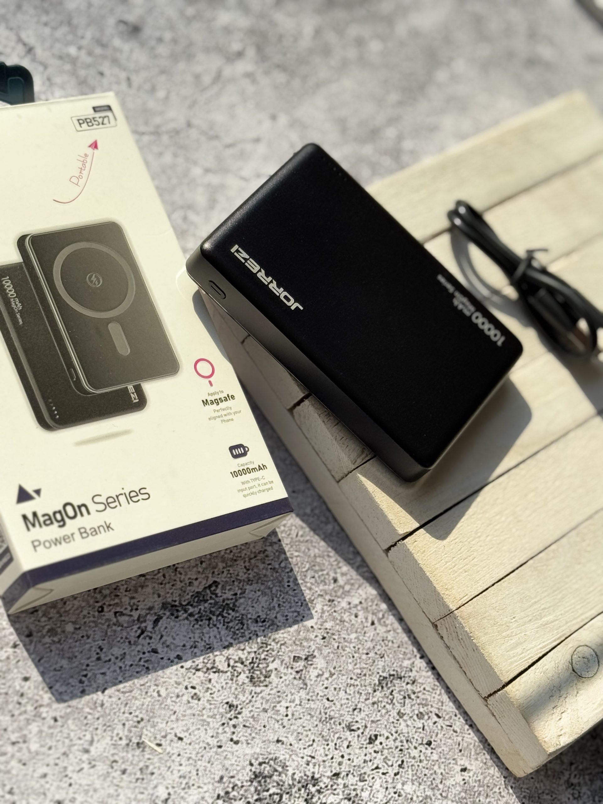 پاور بانک 10 هزار MagOn Series برند JORREZI  (کدB9016)