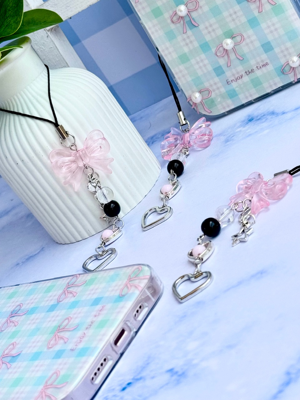 قاب Pink Seoul با آویز (کدC2031)